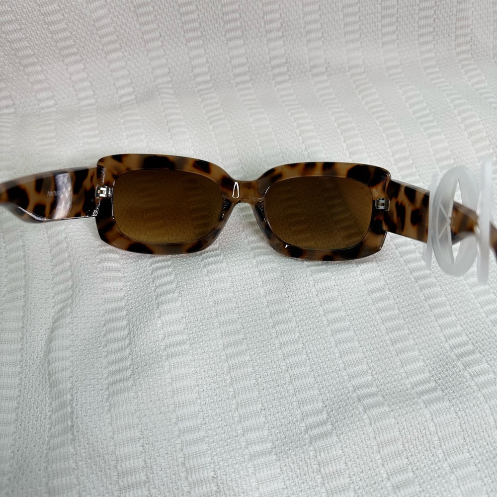 Tortoise Shell Sunglasses - Picture 6 of 6
